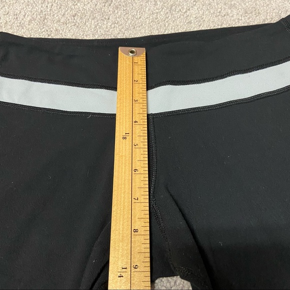 SOLD! LULULEMON Women’s Black Flare Yoga Pants Size 6 - Picture 7 of 8
